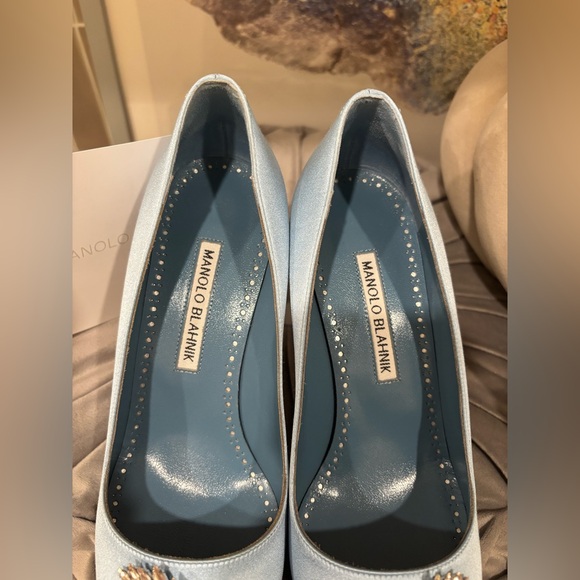 Manolo Blahnik Bluish Grey Satin Hangisi Pumps SZ 37.5 - Picture 3 of 16